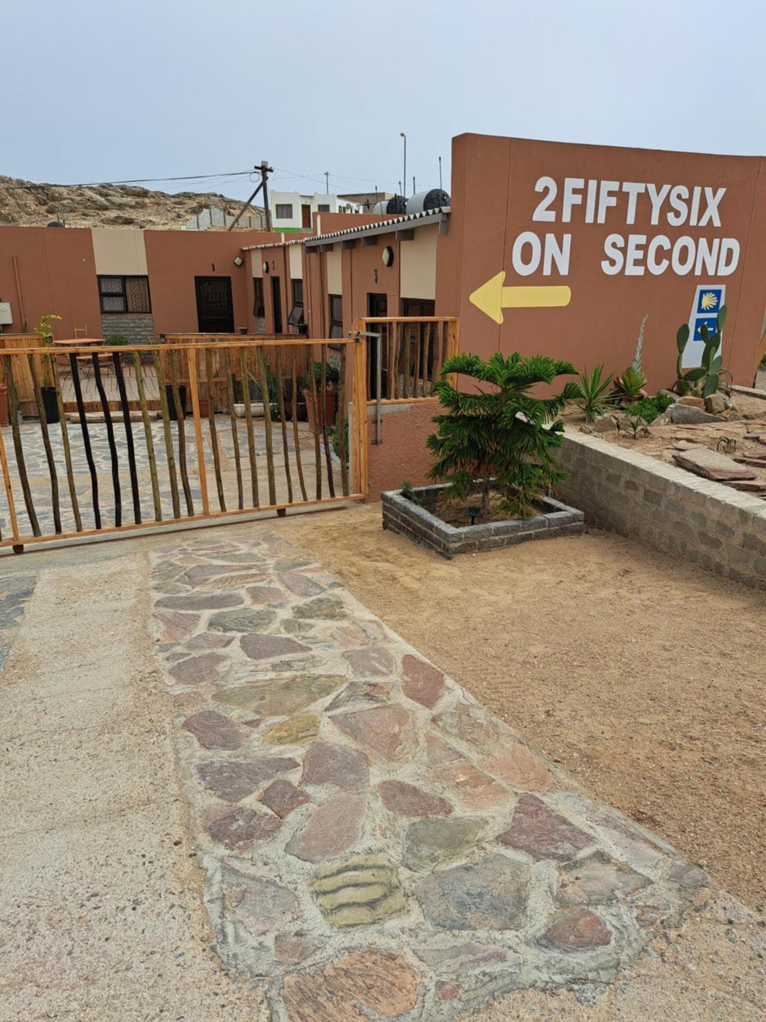 2Fiftysix On Second Daire Lüderitz Dış mekan fotoğraf